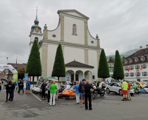 Seeplatz in Küssnacht voller Elektromobile