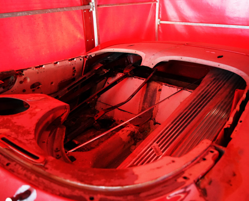 Corvette C1 unter roten Blache corvette-c1