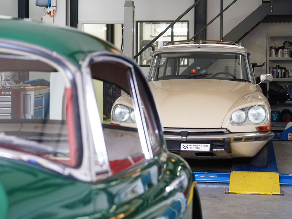Eine Französin zieht ein citroen_ds_safari