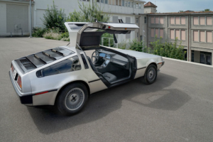 DSC06017_delorean_galerie DeLorean Elektroumbau mit offenen Flügeltüren und Ansicht neues Interieur